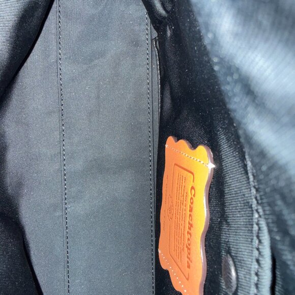 Chic Black Croc-Embossed Shoulder Bag - Picture 9 of 10